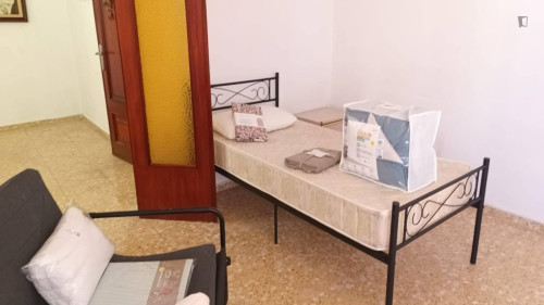 Bright single bedroom with balcony in shared apartment well connected to city center