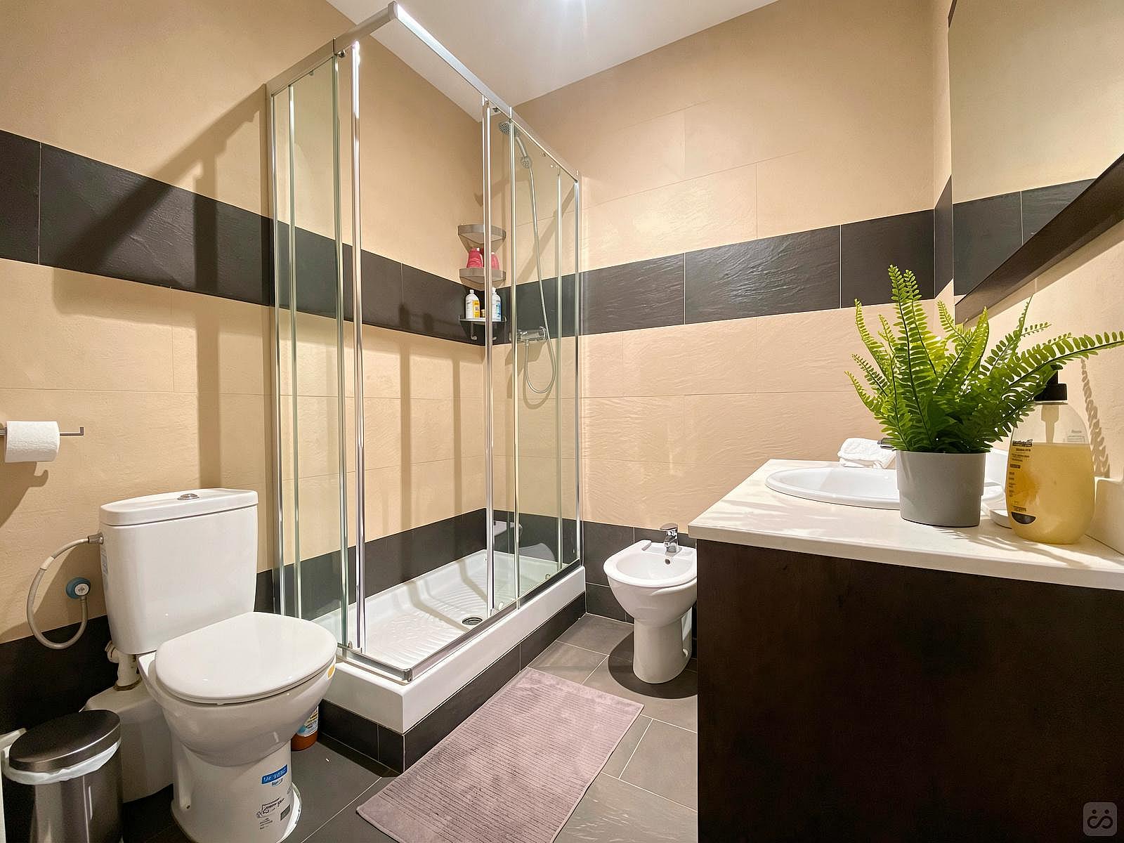  Room 1  -  Modern Coliving in the Heart of Eixample Near La Pedrera & Nightlife  - Gallery -  30