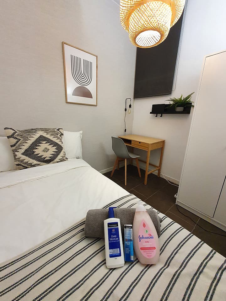  Room 2  -  Modern Coliving in the Heart of Eixample Near La Pedrera & Nightlife  - Gallery -  18