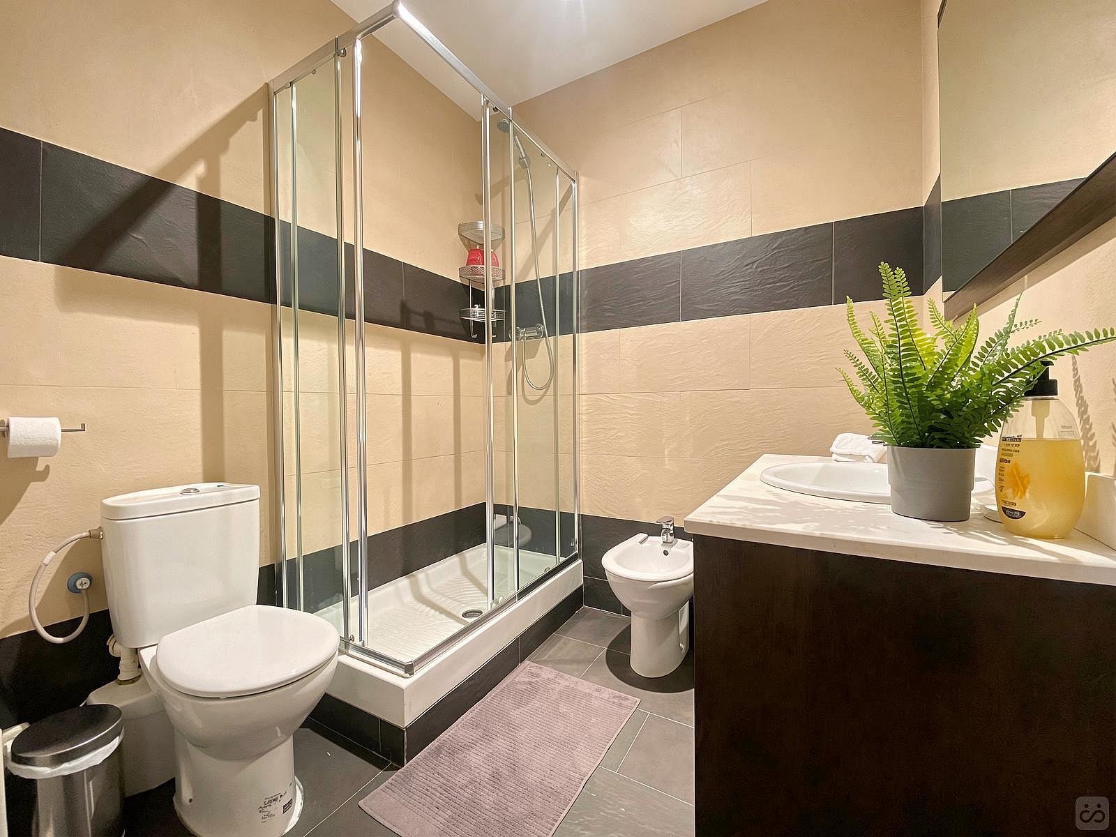 Room 2 - Modern Coliving in the Heart of Eixample Near La Pedrera & Nightlife - Gallery - 25