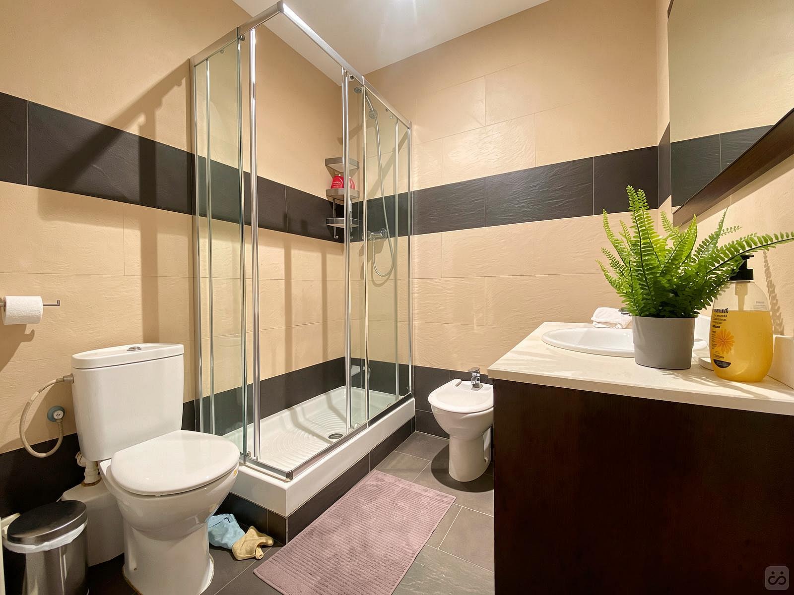  Room 3  -  Modern Coliving in the Heart of Eixample Near La Pedrera & Nightlife  - Gallery -  25