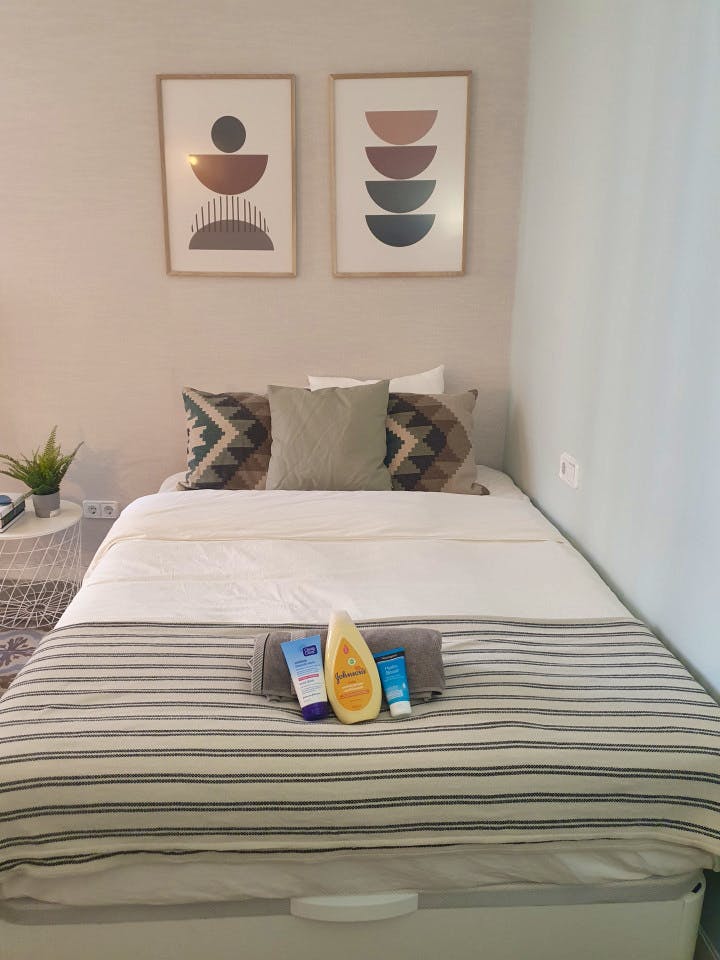  Room 4  -  Modern Coliving in the Heart of Eixample Near La Pedrera & Nightlife  - Gallery -  3