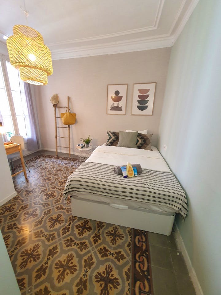  Room 4  -  Modern Coliving in the Heart of Eixample Near La Pedrera & Nightlife  - Gallery -  2