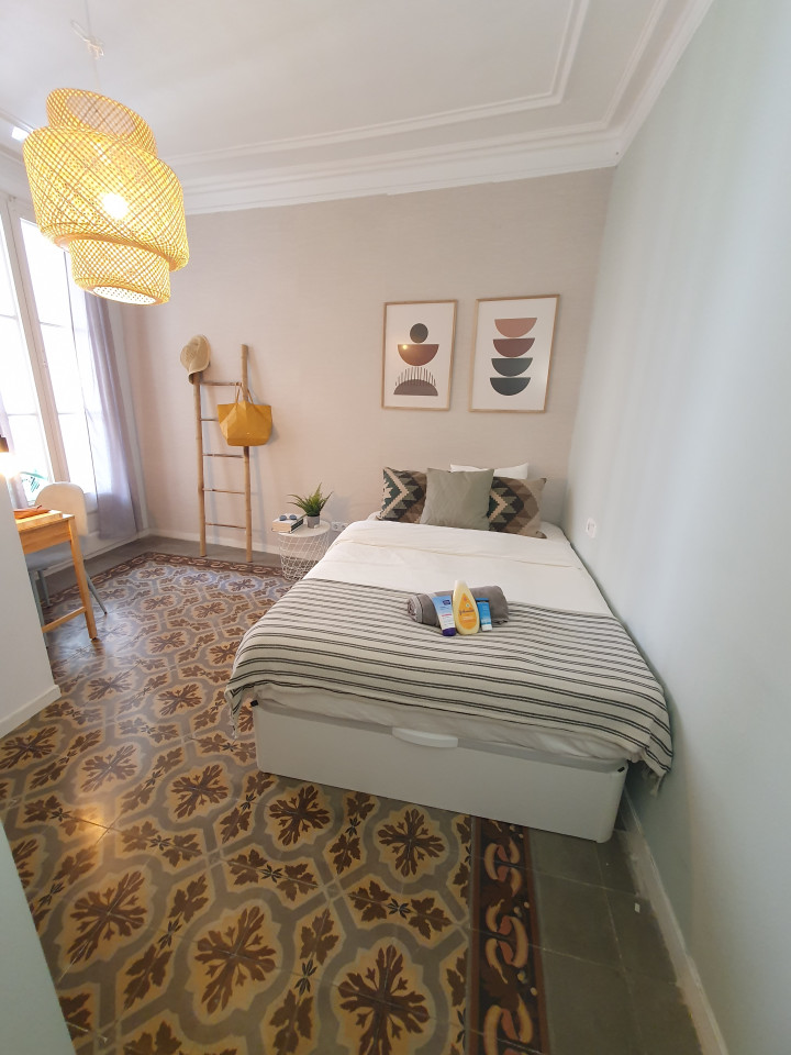  Room 4  -  Modern Coliving in the Heart of Eixample Near La Pedrera & Nightlife  - Gallery -  18