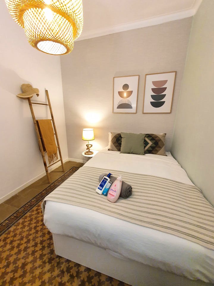  Room 5  -  Modern Coliving in the Heart of Eixample Near La Pedrera & Nightlife  - Gallery -  10