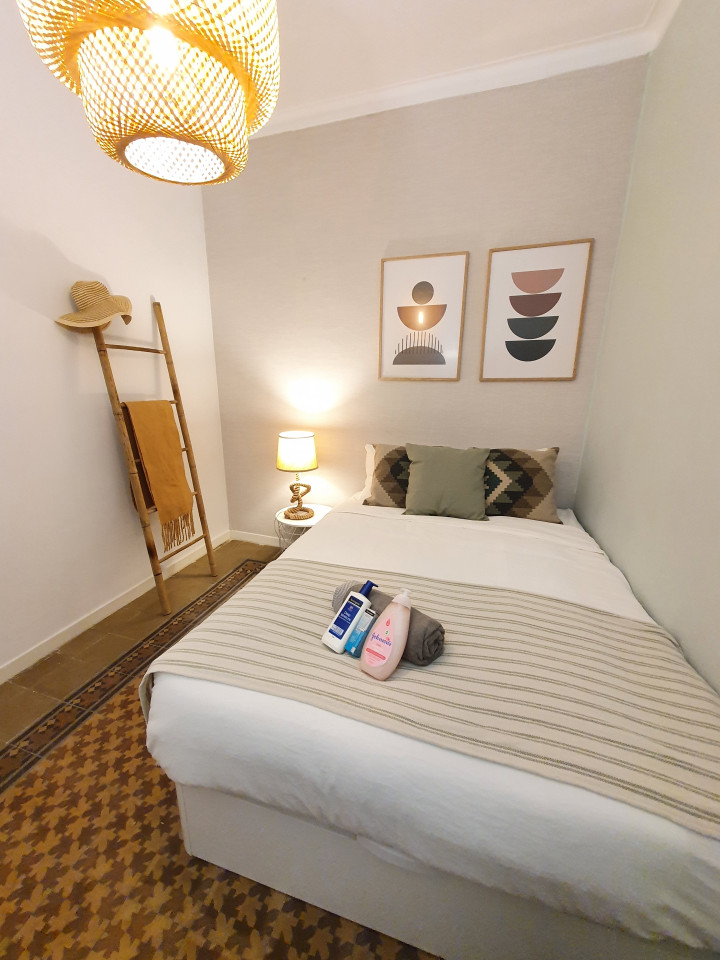  Room 5  -  Modern Coliving in the Heart of Eixample Near La Pedrera & Nightlife  - Gallery -  17