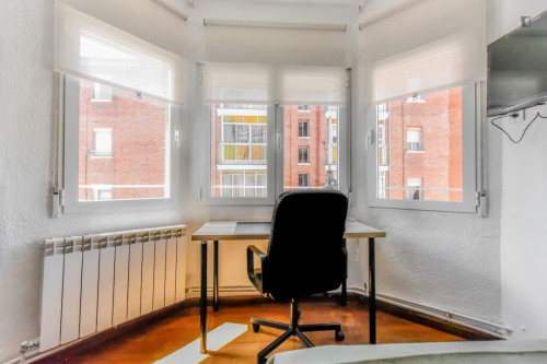 Great looking single bedroom