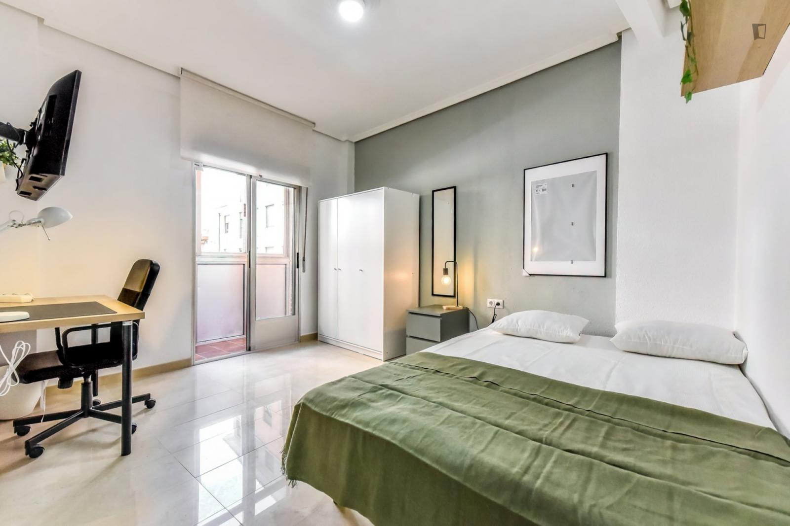 Attractive Single Bedroom With Balcony - Attractive single bedroom with balcony - Gallery - 1
