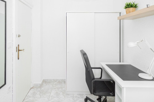 Great looking single bedroom