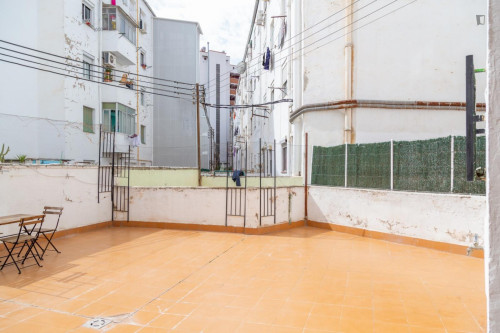 Great looking single bedroom in a property with balcony