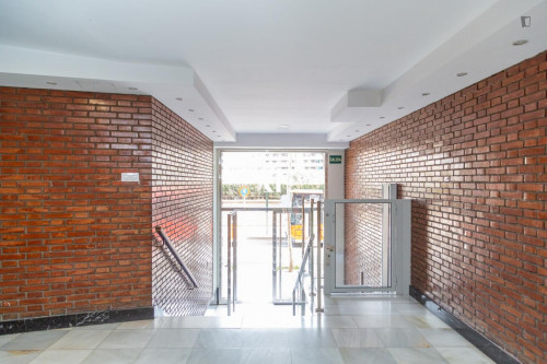 Great looking single bedroom in a property with balcony  - Gallery -  5