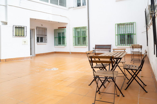 Great looking single bedroom in a property with balcony