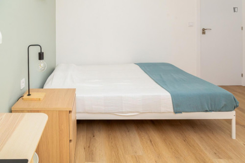 Great looking single bedroom