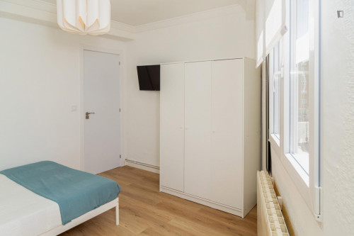 Great looking single bedroom