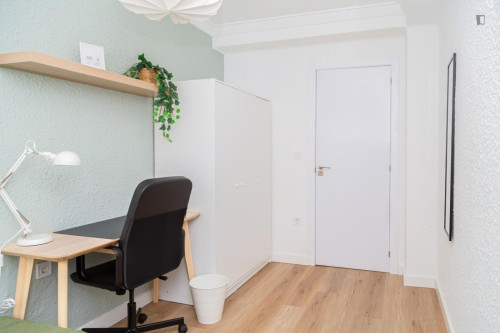 Attractive single bedroom