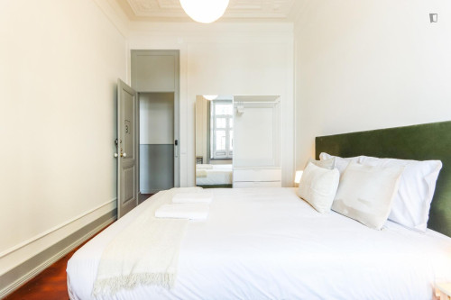 Neat  Bedroom in 6-bedroom Apartment