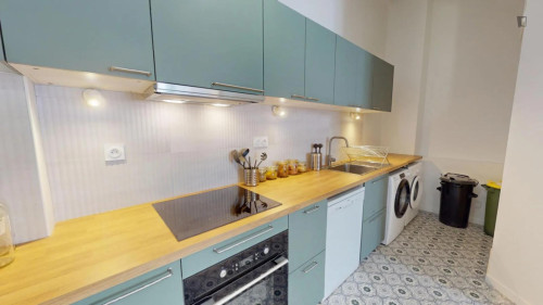 Colorful bedroom near Parc des Sports St Michel