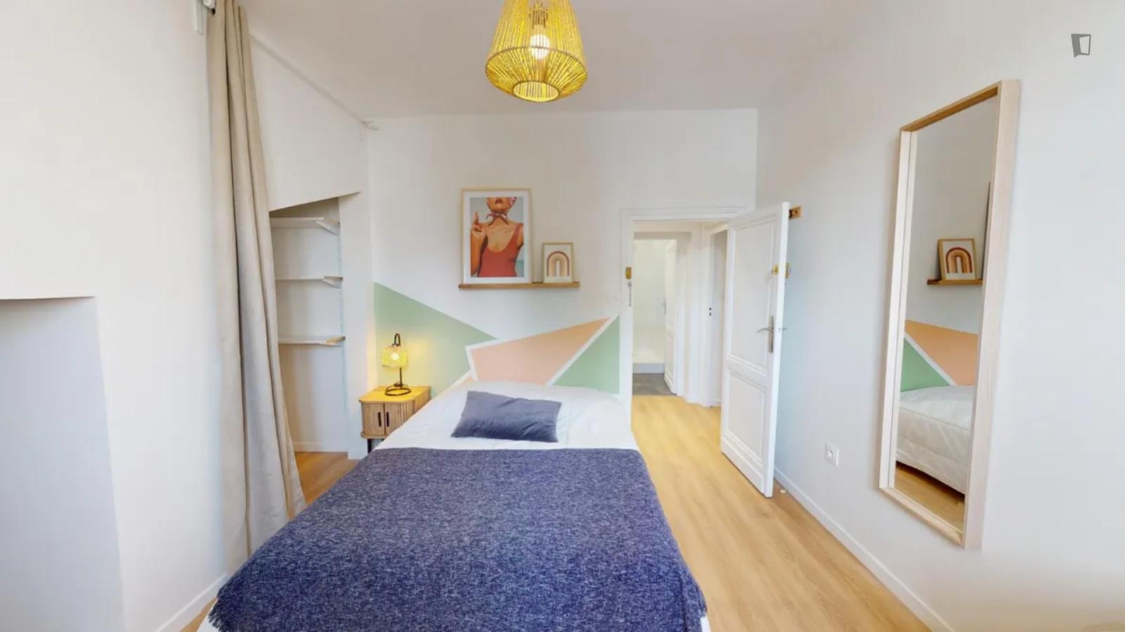  Colorful Bedroom Near Parc Des Sports St Michel  -  Colorful bedroom near Parc des Sports St Michel  - Gallery -  1