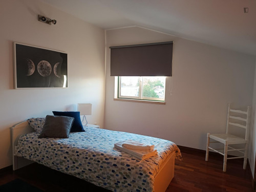 Spacious single bedroom close to IPL