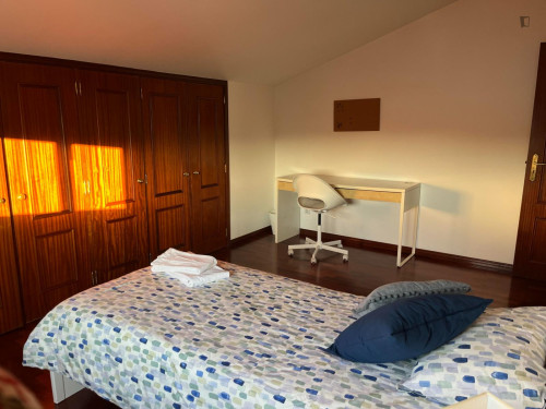 Spacious single bedroom close to IPL