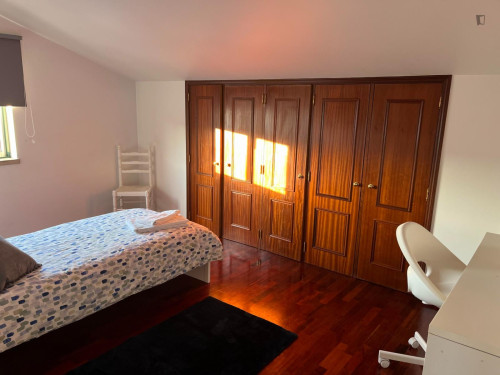 Spacious single bedroom close to IPL