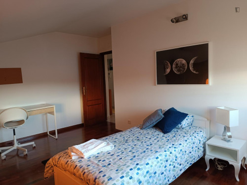 Spacious single bedroom close to IPL