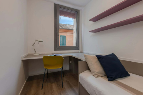 Room in Via Fondobanchetto, Ferrara for 48 m² with 3 bedrooms
