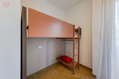Room in Via Giuseppe Compagnoni, Ferrara for 172 m² with 9 bedrooms