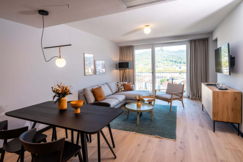 Black F Tower - Skyline Suite Black XL