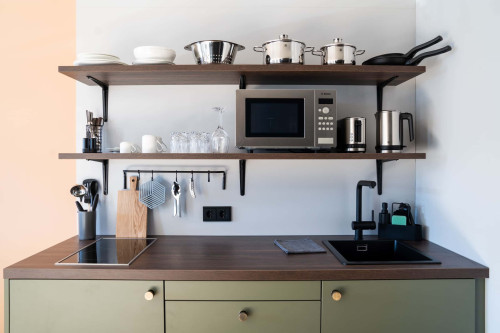 Black F Tower - Skyline Suite Black XL