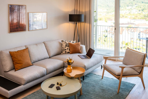 Black F Tower - Skyline Suite Black XL