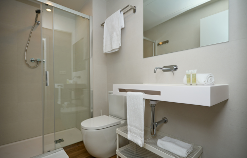 FULL DOUBLE ROOM WITH PRIVATE BATHROOM