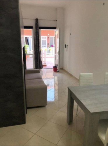 Elegant furnished studio apartment in the Borgo Vittoria area, well connected to transport