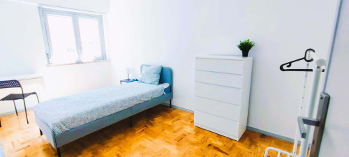 Cozy room near Queluz train station, 15 minutes from Lisbon - Room 1