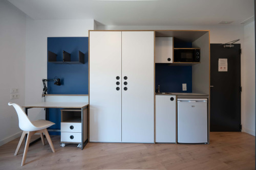 HABITACION DELUXE CON BAÑO PRIVADO (ONLY STUDENTS)