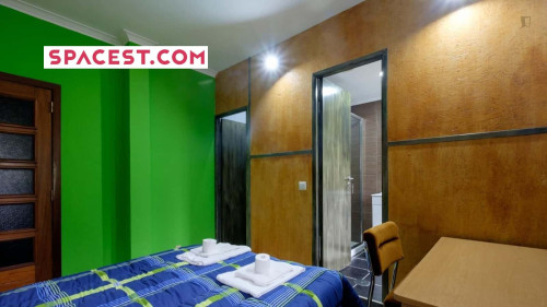 Couple room with private bathroom in Coimbra