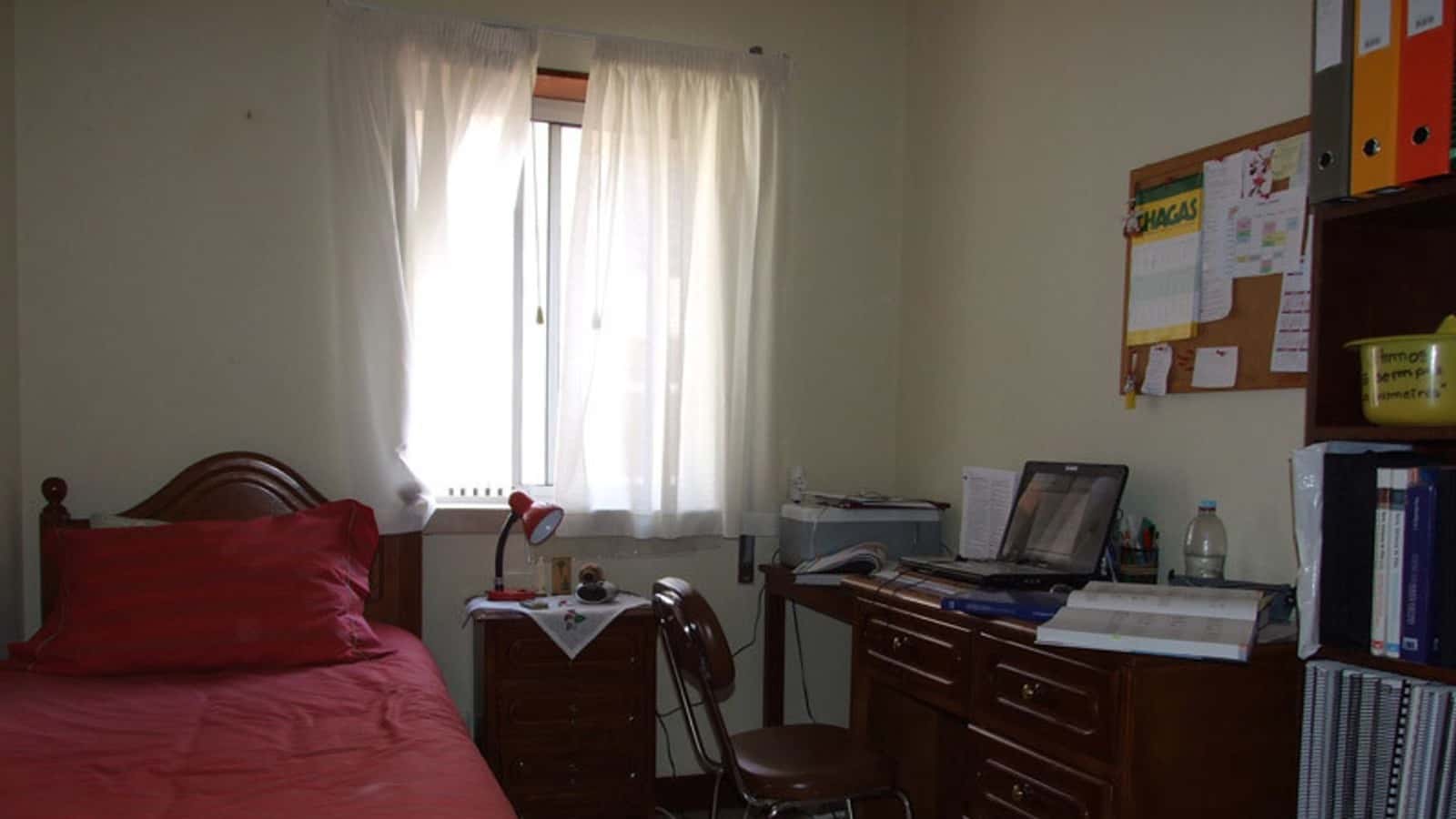 Single Room With Private Bathroom In Coimbra - 2