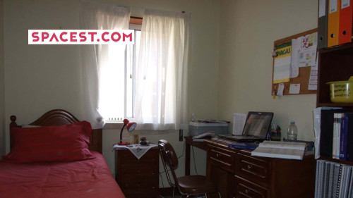 Single room with private bathroom in Coimbra