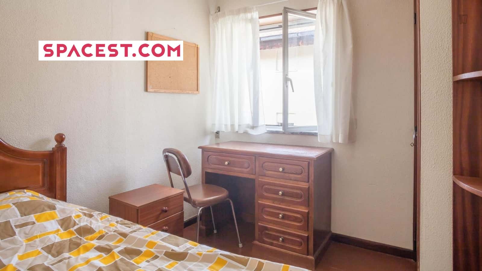 Single Room In Coimbra - 1