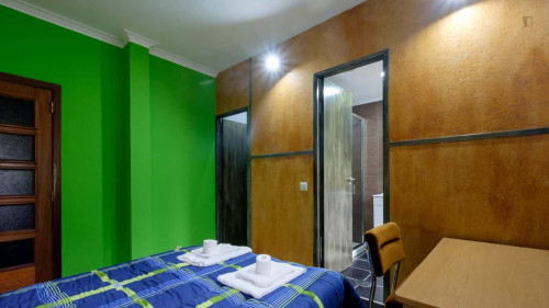 Single room with private bathroom in Coimbra