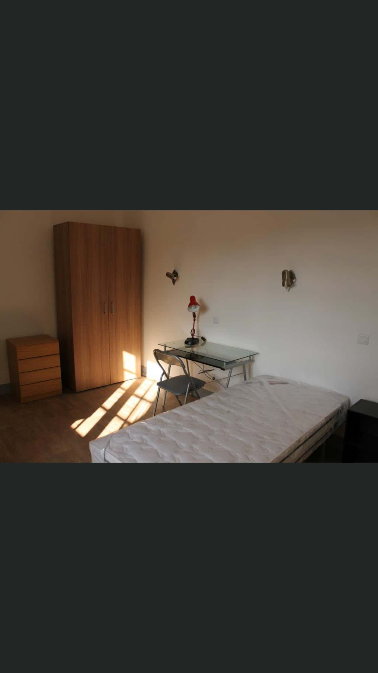 Twin Room With Private Bathroom In Coimbra - 2