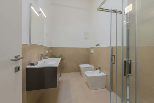 Room in Via Fondobanchetto, Ferrara for 45 m² with 2 bedrooms