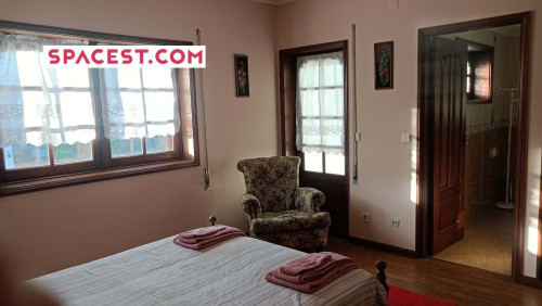Lovely room in a 5 bedroom apartment in Vila Nova de Gaia