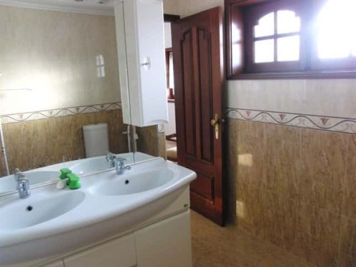 Lovely room in a 5 bedroom apartment in Vila Nova de Gaia