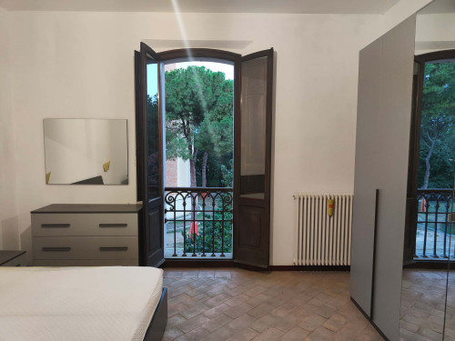 Stanza con letto matrimoniale in Corso Armando Diaz a Forlì in appartamento condiviso