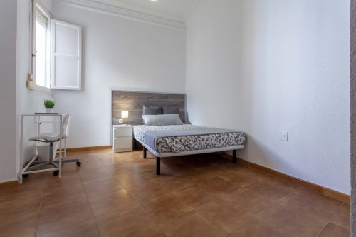 Espaciosa habitación en el centro de Valencia