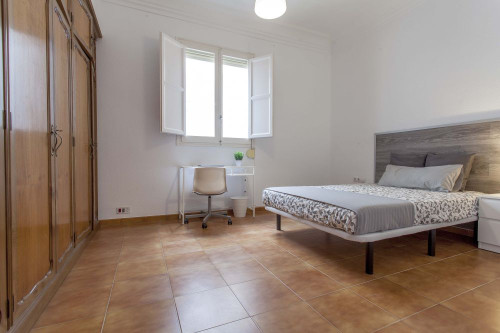 Amplia habitación doble en Ciutat Vella