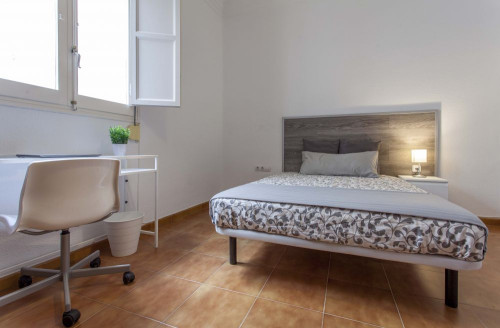 Amplia habitación doble en Ciutat Vella