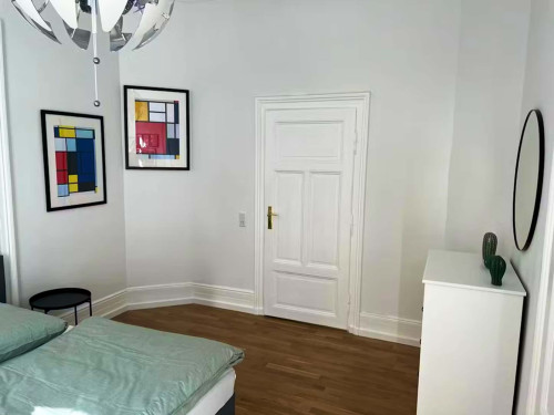 Münchener Straße 26 - Big Room Streetside