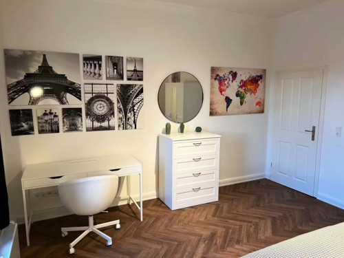 Opernplatz - Big Room